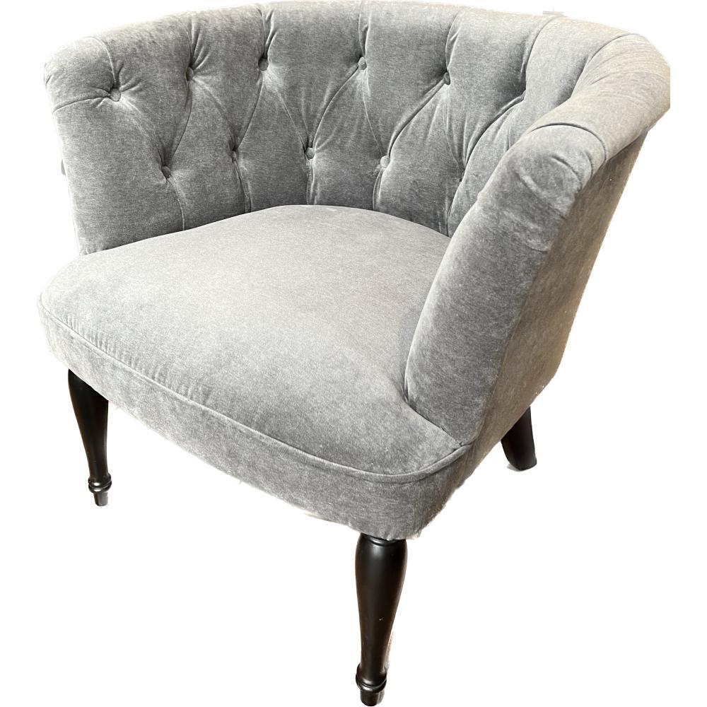 klasicky tapicerovany vtahovany klubfotel country seda fotel provensalsky jedinecny tapicerova vyroba obyvacka sedacia suprava sedacka chesterfield interierovy obchod vyroba nabytku budapest.jpg
